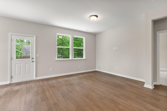 34 Aurora Cir, Fayetteville, TN 37334 - unfurnished living room featuring wood finished floors and baseboards