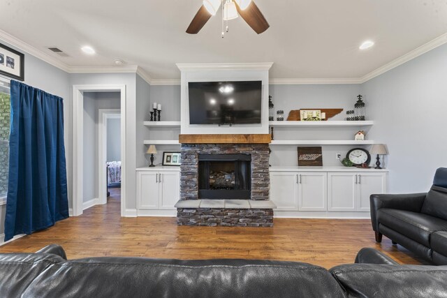 4115 Andes Dr, Murfreesboro, TN 37127 - living area with ornamental molding, ceiling fan, wood finished floors, a fireplace, and recessed lighting