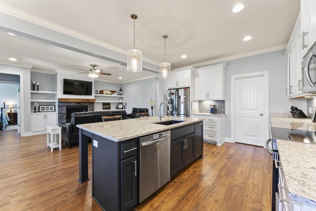 4115 Andes Dr, Murfreesboro, TN 37127 - kitchen with appliances with stainless steel finishes, a sink, white cabinetry, ceiling fan, and recessed lighting