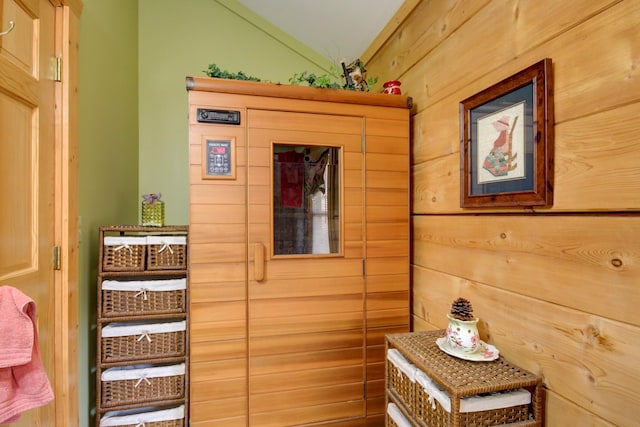 1820 Buck Smith Rd, Palmyra, TN 37142 - hallway featuring a sauna / steam room and lofted ceiling