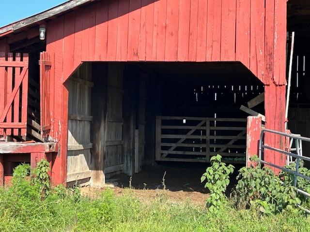 1820 Buck Smith Rd, Palmyra, TN 37142 - view of outbuilding featuring an exterior structure