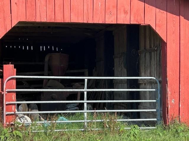1820 Buck Smith Rd, Palmyra, TN 37142 - view of horse barn