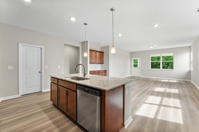 36 Aurora Cir, Fayetteville, TN 37334 - kitchen featuring dishwasher, a sink, light wood finished floors, a kitchen island with sink, and recessed lighting