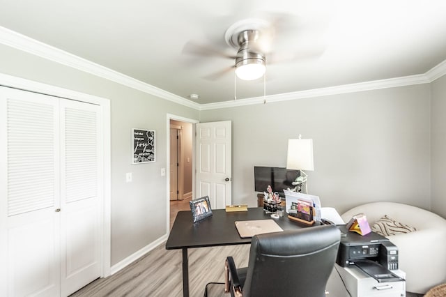 120 Brookhaven Dr, Gallatin, TN 37066 - home office with crown molding, light wood-style flooring, a ceiling fan, and baseboards