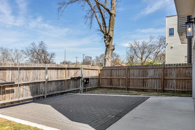2514B Booker St, Nashville, TN 37208 - view of yard with a patio
