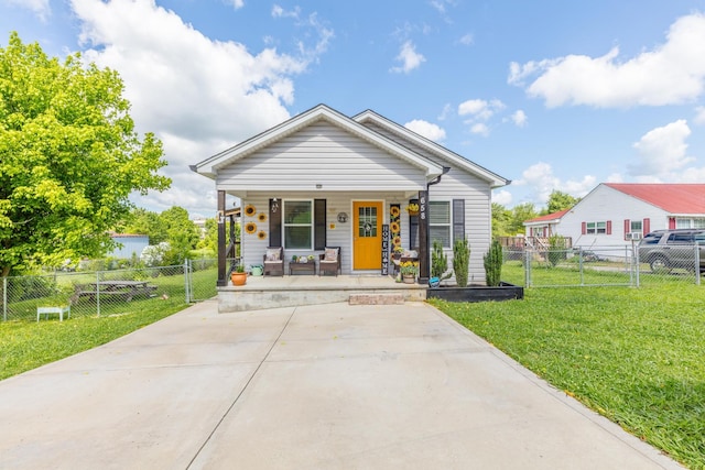 658 Old Chattanooga Pike SW, Cleveland, TN 37311 - shotgun-style home featuring a porch
