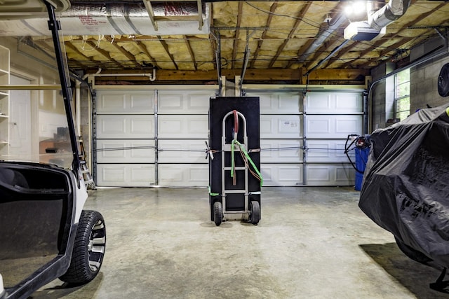 535 Dawson Rd, Cumberland Furnace, TN 37051 - garage featuring a garage door opener