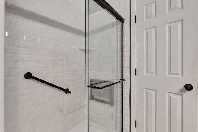 2312 Forrest Fields Dr, Chapel Hill, TN 37034 - full bathroom featuring a tile shower