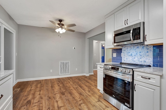 2312 Forrest Fields Dr, Chapel Hill, TN 37034 - kitchen with appliances with stainless steel finishes, a ceiling fan, baseboards, and backsplash