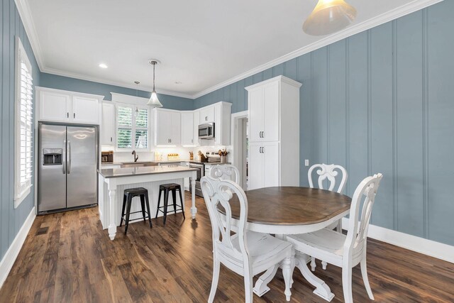 601 N Main St, Mount Pleasant, TN 38474 - dining area featuring ornamental molding, dark wood-style flooring, and baseboards