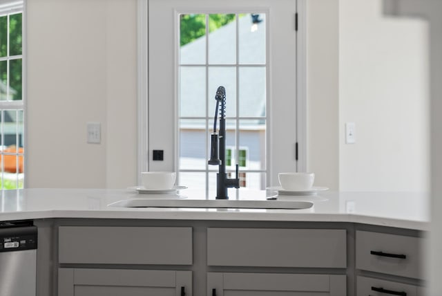 583 Pongracz Way, Clarksville, TN 37042 - kitchen featuring a sink, gray cabinetry, dishwasher, and light countertops