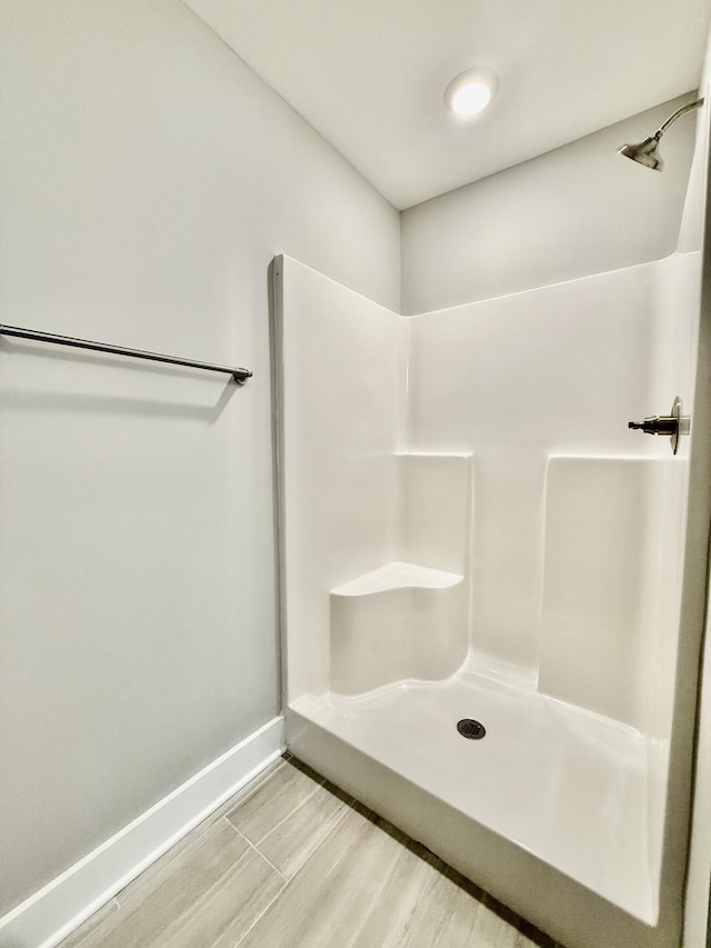 5608 Maples Retreat Dr, Murfreesboro, TN 37127 - bathroom featuring a shower and baseboards