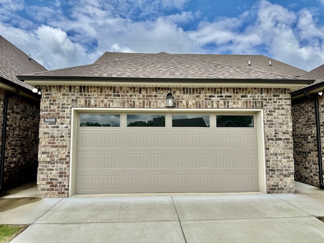 5608 Maples Retreat Dr, Murfreesboro, TN 37127 - garage with driveway