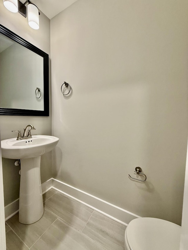 5608 Maples Retreat Dr, Murfreesboro, TN 37127 - half bath featuring baseboards, toilet, and tile patterned flooring