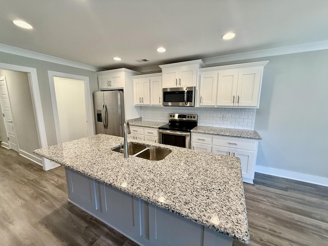5608 Maples Retreat Dr, Murfreesboro, TN 37127 - kitchen with appliances with stainless steel finishes, a sink, baseboards, ornamental molding, and white cabinets