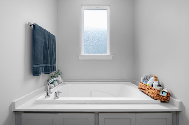4010 Planters Trl, Mount Juliet, TN 37122 - bathroom with a garden tub