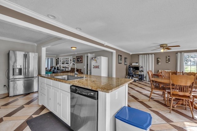 1151 Baker And Hearn Cir, Chickamauga, GA 30707 - kitchen with appliances with stainless steel finishes, inlaid floor details, a sink, a textured ceiling, and a kitchen island with sink