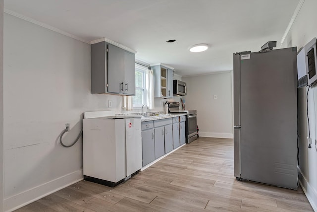 1672 Globe Rd, Lewisburg, TN 37091 - kitchen featuring stainless steel appliances, crown molding, open shelves, baseboards, and gray cabinets