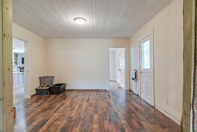 1672 Globe Rd, Lewisburg, TN 37091 - unfurnished room featuring dark wood-style floors and heating unit