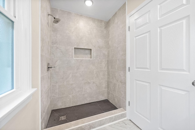 2505 Buckner Dr, Hopkinsville, KY 42240 - full bath featuring a tile shower