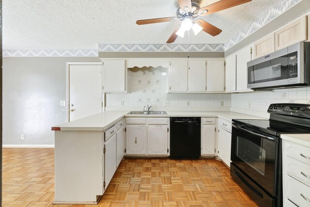 445 Belinda Pkwy, Mount Juliet, TN 37122 - kitchen featuring black appliances, a peninsula, ceiling fan, a sink, and backsplash