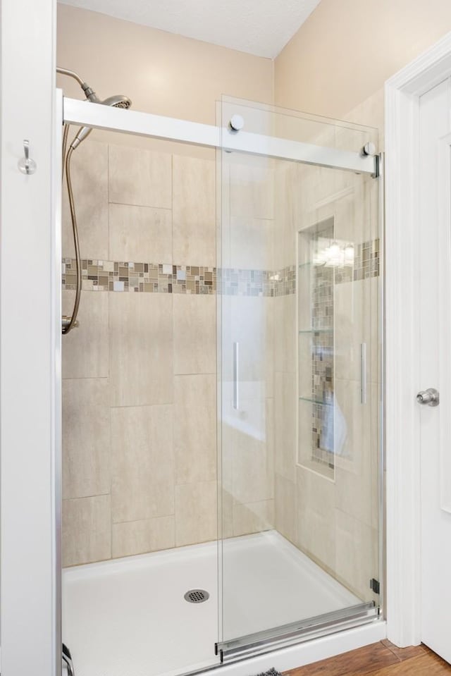 1300 Wentworth Dr, Gallatin, TN 37066 - full bath featuring a shower stall
