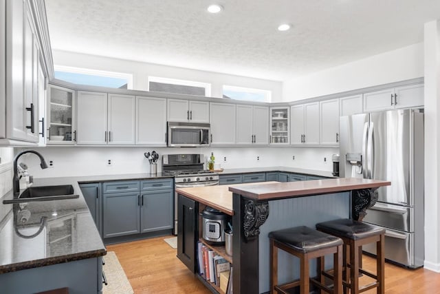1300 Wentworth Dr, Gallatin, TN 37066 - kitchen featuring stainless steel appliances, a sink, a kitchen breakfast bar, a kitchen island, and recessed lighting