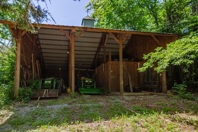 15687 Columbia Hwy, Lynnville, TN 38472 - view of parking featuring a pole building