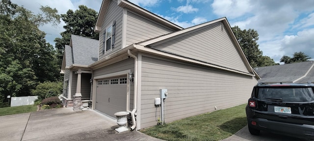 222 Pumphill Rd, Dickson, TN 37055 - view of side of property with driveway and a yard
