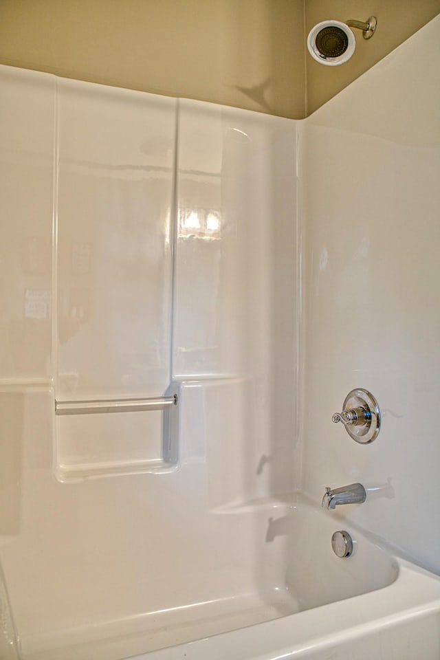 143 Rachelle Pl, Baxter, TN 38544 - bathroom featuring washtub / shower combination