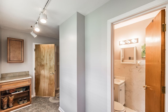 435 Richland Cir, Gallatin, TN 37066 - bathroom with vanity and track lighting