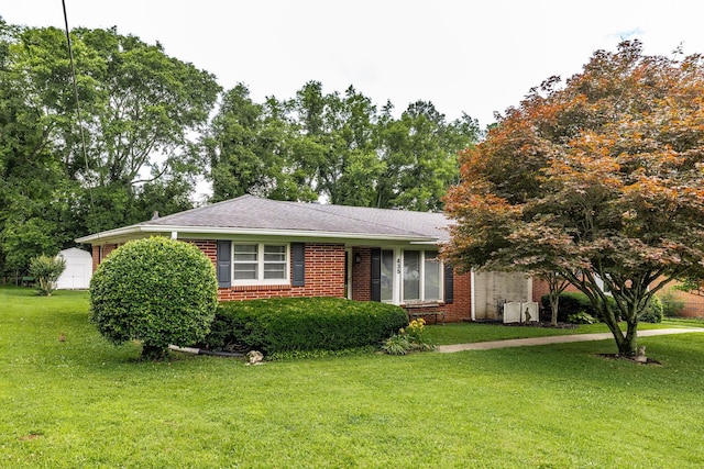 435 Richland Cir, Gallatin, TN 37066 - ranch-style house with a front yard, brick siding, and a shingled roof