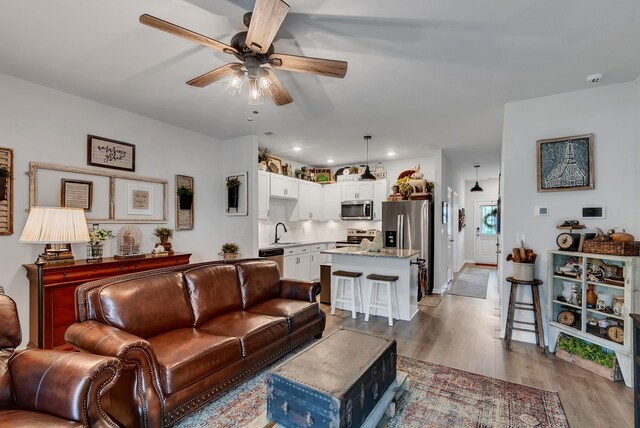 803 Dallas Dr, Columbia, TN 38401 - living room featuring ceiling fan, wood finished floors, and recessed lighting