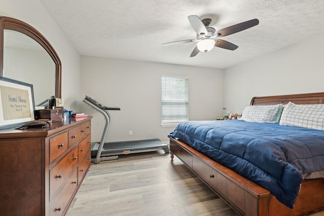 125 Vivian Ln, Carthage, TN 37030 - bedroom with light wood-style flooring, a textured ceiling, and a ceiling fan