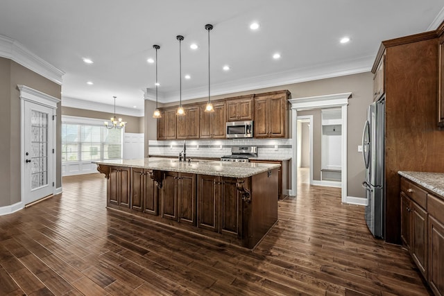 103 Rosehaven Ct, Tullahoma, TN 37388 - kitchen with stainless steel appliances, a kitchen island with sink, a chandelier, tasteful backsplash, and a kitchen bar