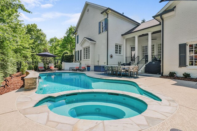 1422 Primrose Ln, Franklin, TN 37064 - view of pool featuring a patio area, outdoor dining space, a pool with connected hot tub, and a fenced backyard
