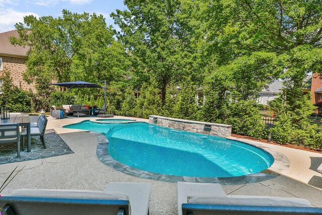 1422 Primrose Ln, Franklin, TN 37064 - view of pool featuring a patio, an outdoor hangout area, and a pool with connected hot tub