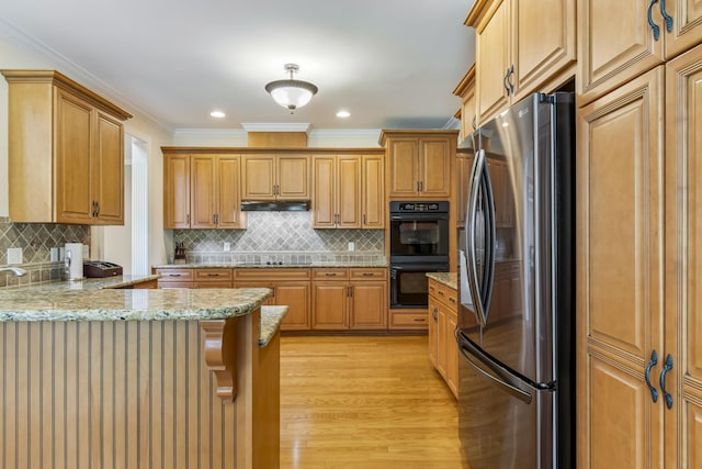 9166 Sydney Ln, Brentwood, TN 37027 - kitchen with freestanding refrigerator, ornamental molding, light wood-style flooring, a peninsula, and under cabinet range hood