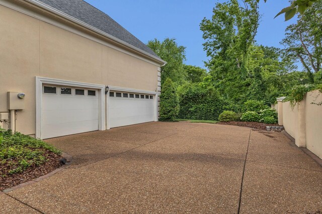 113 Middleton Cir, Nashville, TN 37215 - garage featuring driveway