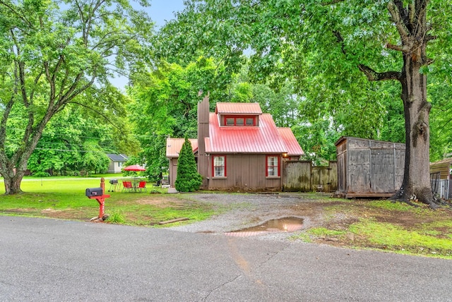 525 Inver Ln, Clarksville, TN 37042 - view of front of home featuring metal roof