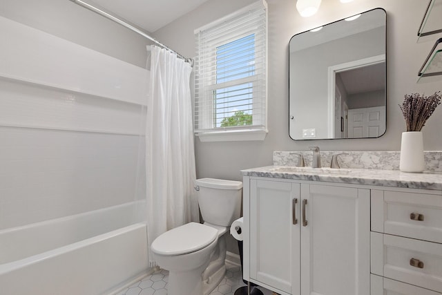 600 Riverview Dr, Franklin, TN 37064 - full bath featuring vanity, toilet, shower / bath combination with curtain, and tile patterned flooring