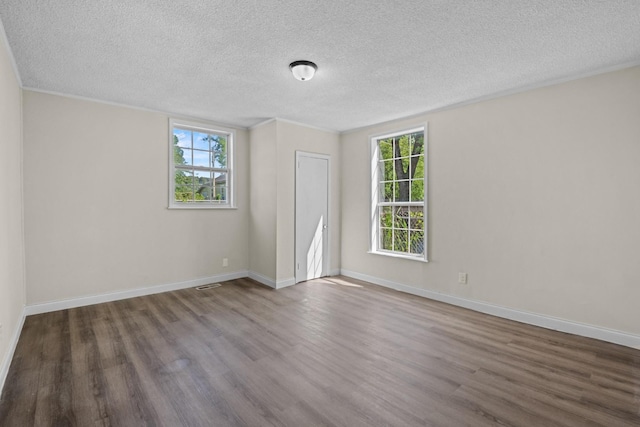 1601 S Willow St, Chattanooga, TN 37404 - spare room featuring wood finished floors, a textured ceiling, and baseboards