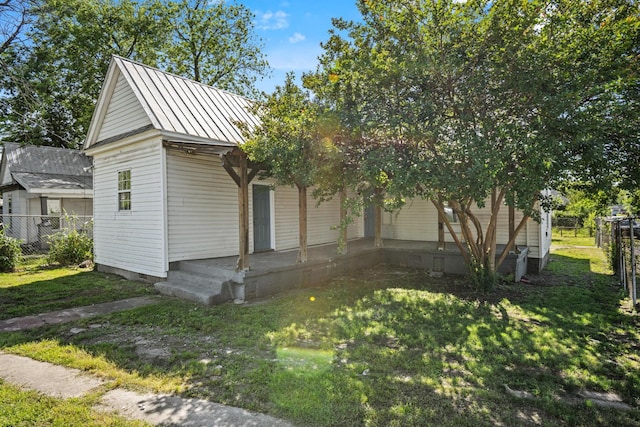 1601 S Willow St, Chattanooga, TN 37404 - view of front of house featuring metal roof, crawl space, a porch, and a standing seam roof