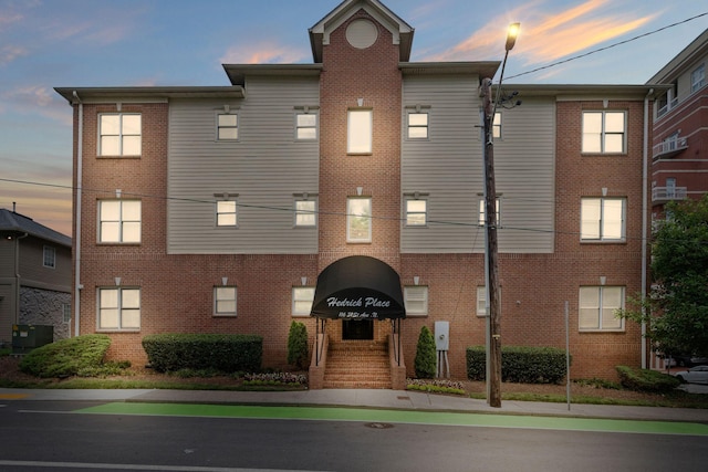116 31st Ave N Unit 104, Nashville, TN 37203 - view of property at dusk