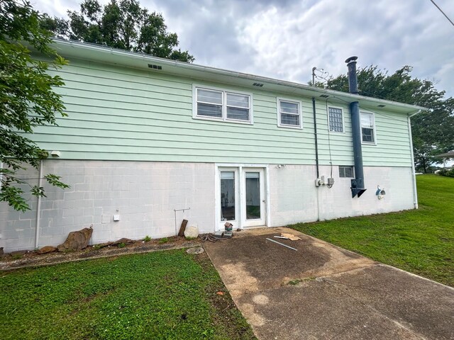 72 Allen Ln, Huntingdon, TN 38344 - back of property with a yard