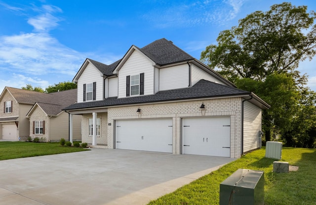 264 Kildeer Dr, Clarksville, TN 37040 - traditional home with driveway, a front lawn, and a shingled roof