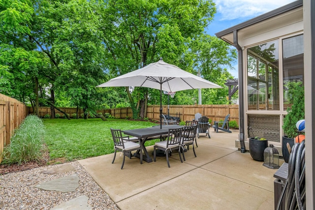 5540 Knob Rd, Nashville, TN 37209 - view of patio with outdoor dining area
