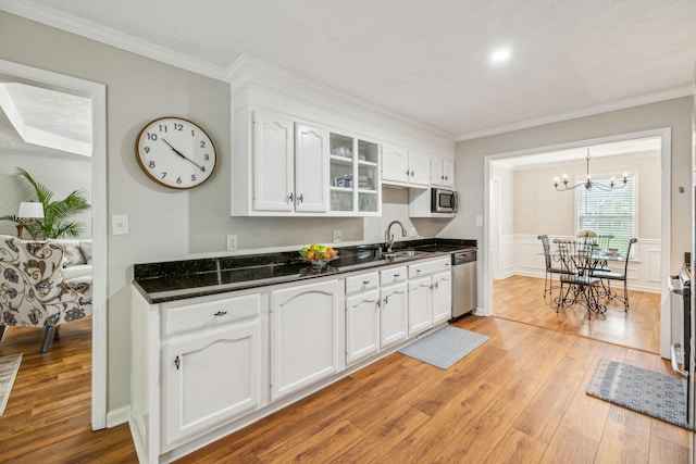 124 Mabry Dr, Murfreesboro, TN 37127 - kitchen with stainless steel appliances, a sink, light wood finished floors, white cabinetry, and ornamental molding