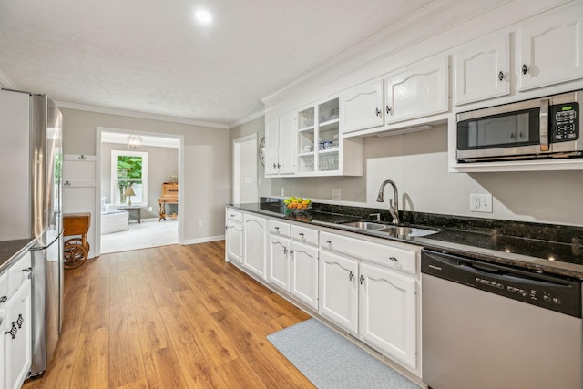 124 Mabry Dr, Murfreesboro, TN 37127 - kitchen with stainless steel appliances, a sink, white cabinetry, crown molding, and light wood-style floors