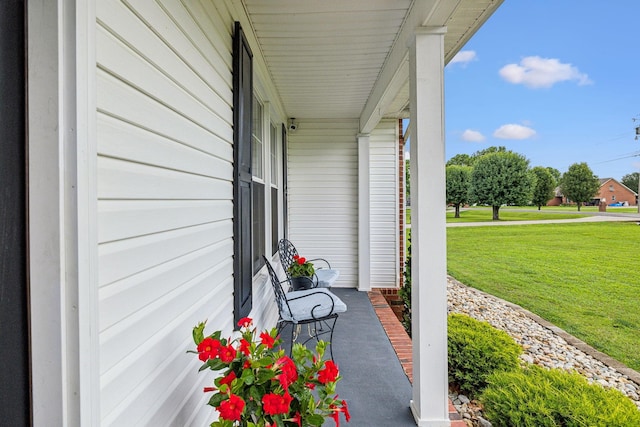 124 Mabry Dr, Murfreesboro, TN 37127 - porch featuring a lawn